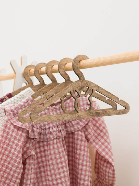  wooden hangers