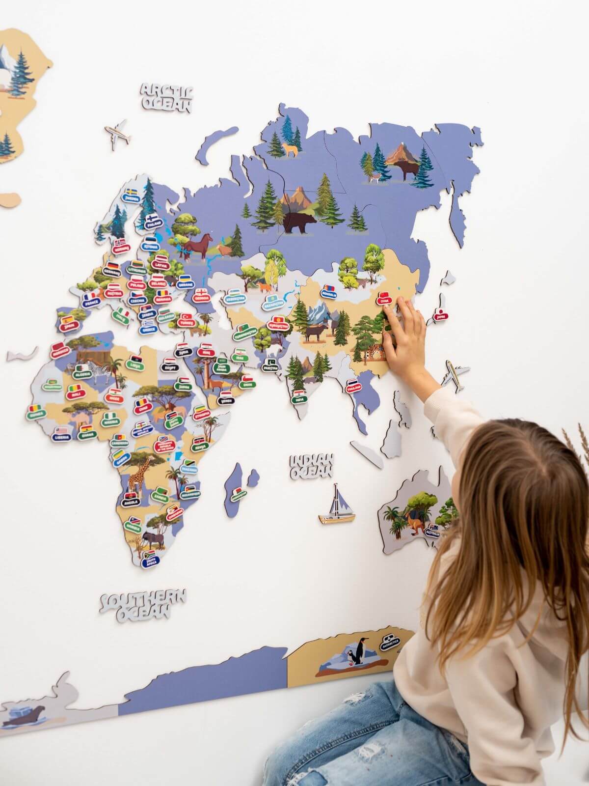 World Map Nursery 🟆 Animal World Map Nursery ChildUniverse